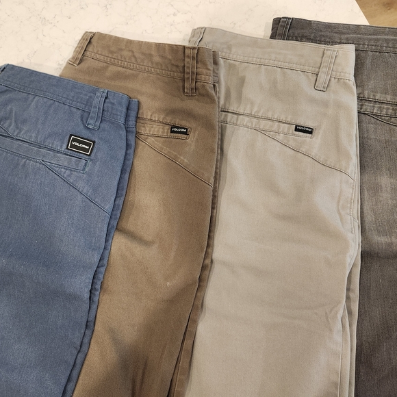 Volcom Mens Shorts - Picture 2 of 3